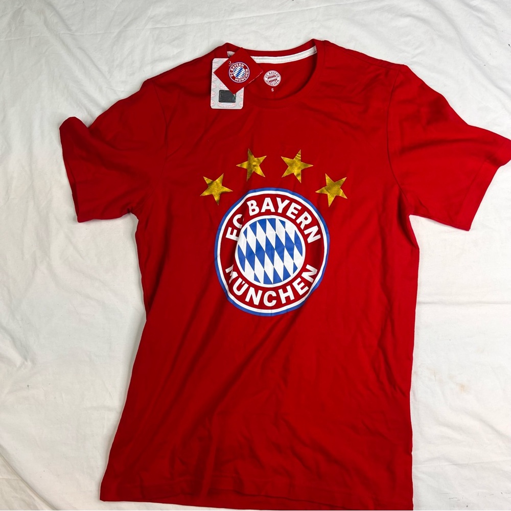 Authentic NEW With Tag FC Bayern Munich T-shirt  Color Red Sz Small L010924